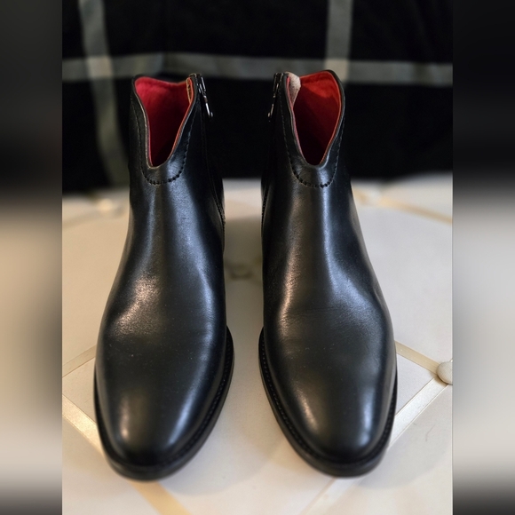 Leonardo Black Leather Ankle Boots with Vibrant Red Interior Leather Sole - Picture 3 of 9